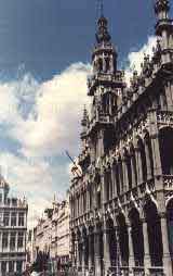 Vista de edificios en la Grand Place Plaza Mayor de Bruselas