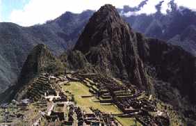 vue de Machu Picchu et du Huayna Picchu dans le fond